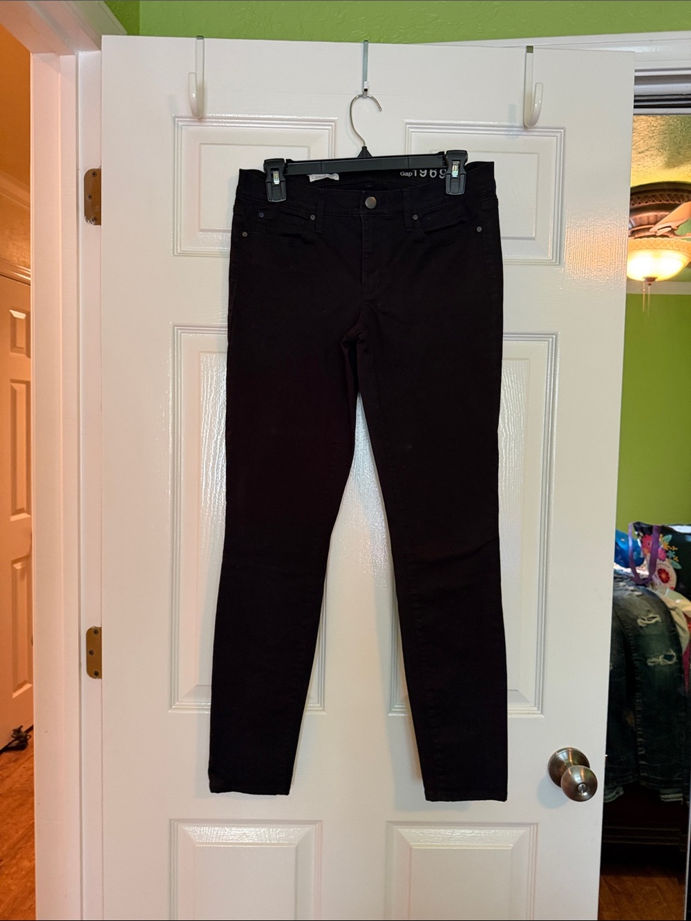 GAP Women’s Black Skinny Jeans size 6.